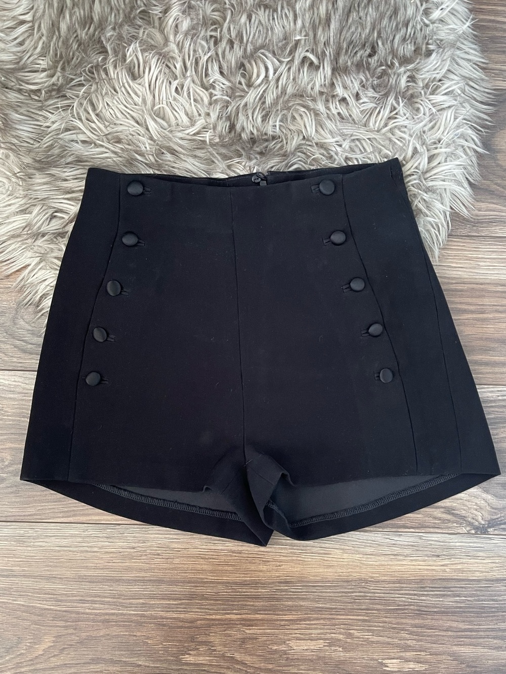 POEM - High-Waist Black Button-Front Women's Shorts